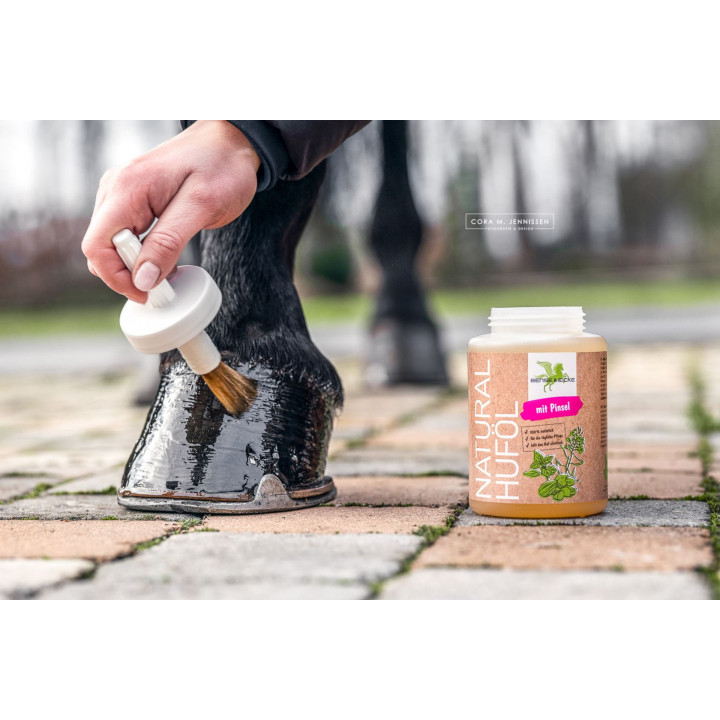 Olej do kopyt B&E NaturalHufol z pędzelkiem 450ml