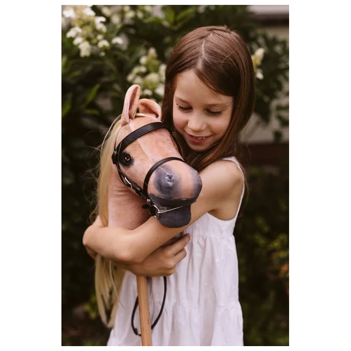 Koń na kiju ASTRUP Spirit HobbyHorse z wędz.