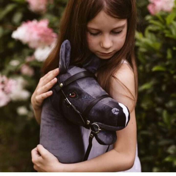 Koń na kiju ASTRUP Blaze HobbyHorse z wędz.