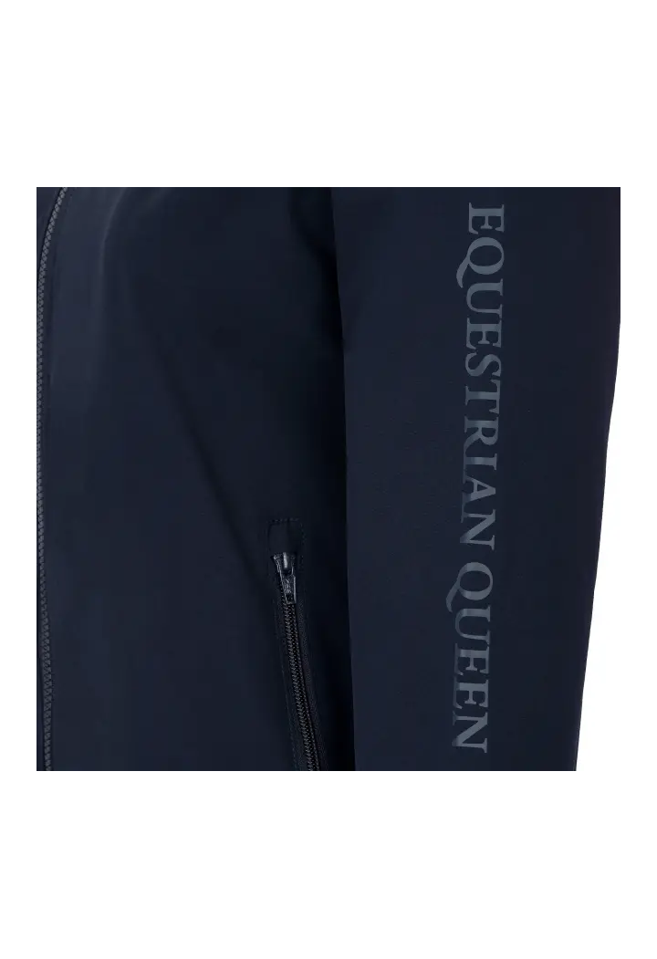 10110101-Jacket-EQ.QUEEN-Adalynn-navy-text.webp