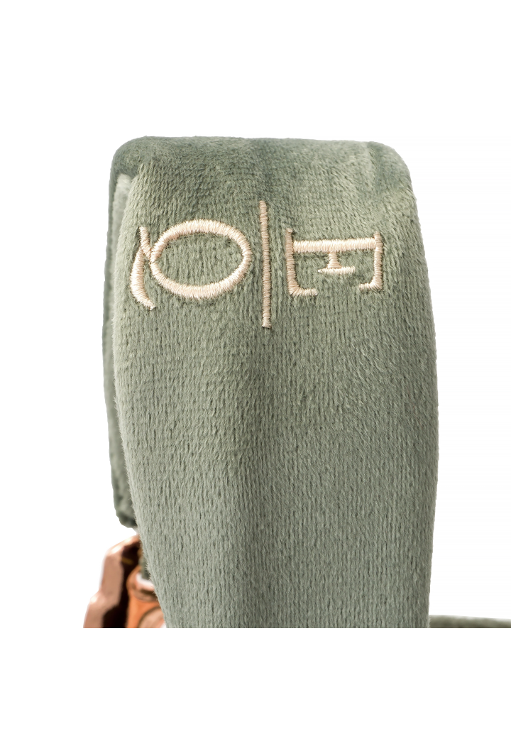 20820064-Halter-EQ.QUEEN-Athens-24SS-light-green-logo.webp