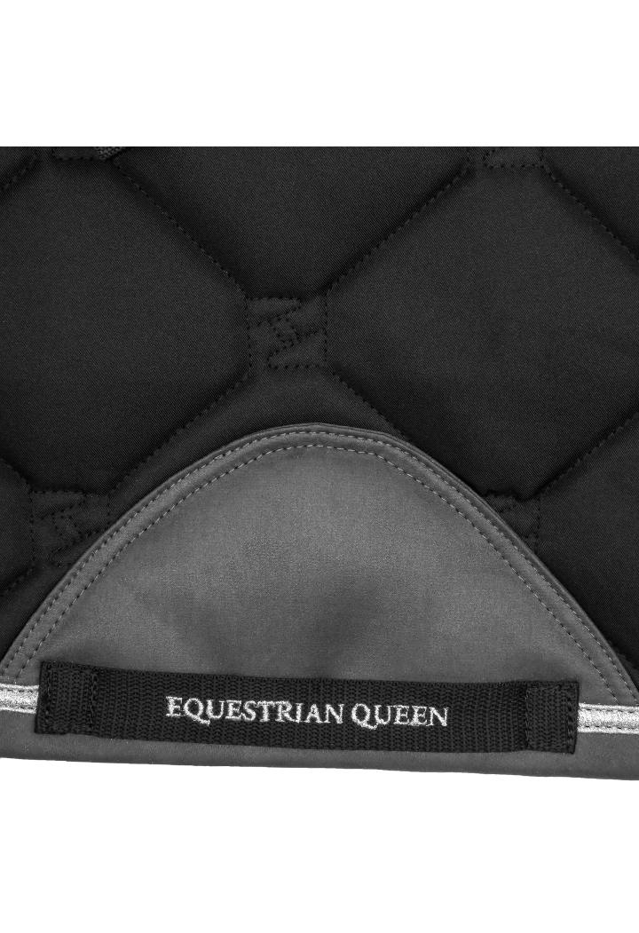 20410036_ Saddle pad EQ.QUEEN Riga black detail.webp